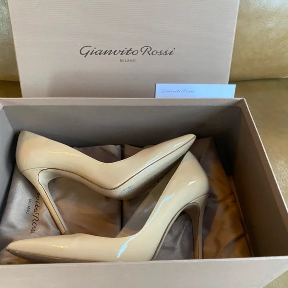 Gianvito Rossi
Vernice Nude Pumps / Heels - Picture 9 of 12